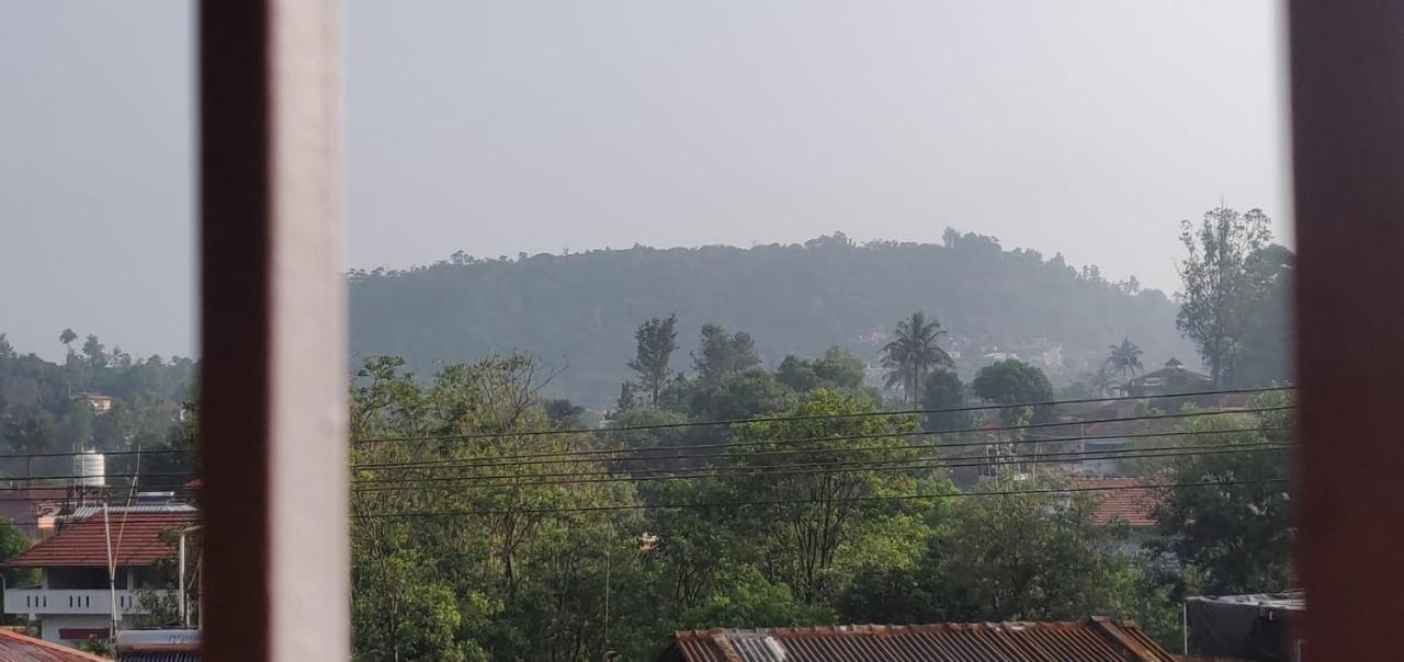 Giri'S Homestay Madikeri Kültér fotó
